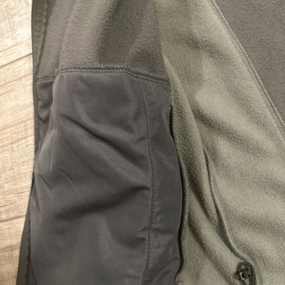 Bass Pro Shop Fleece Jacket - Picture 4 of 4